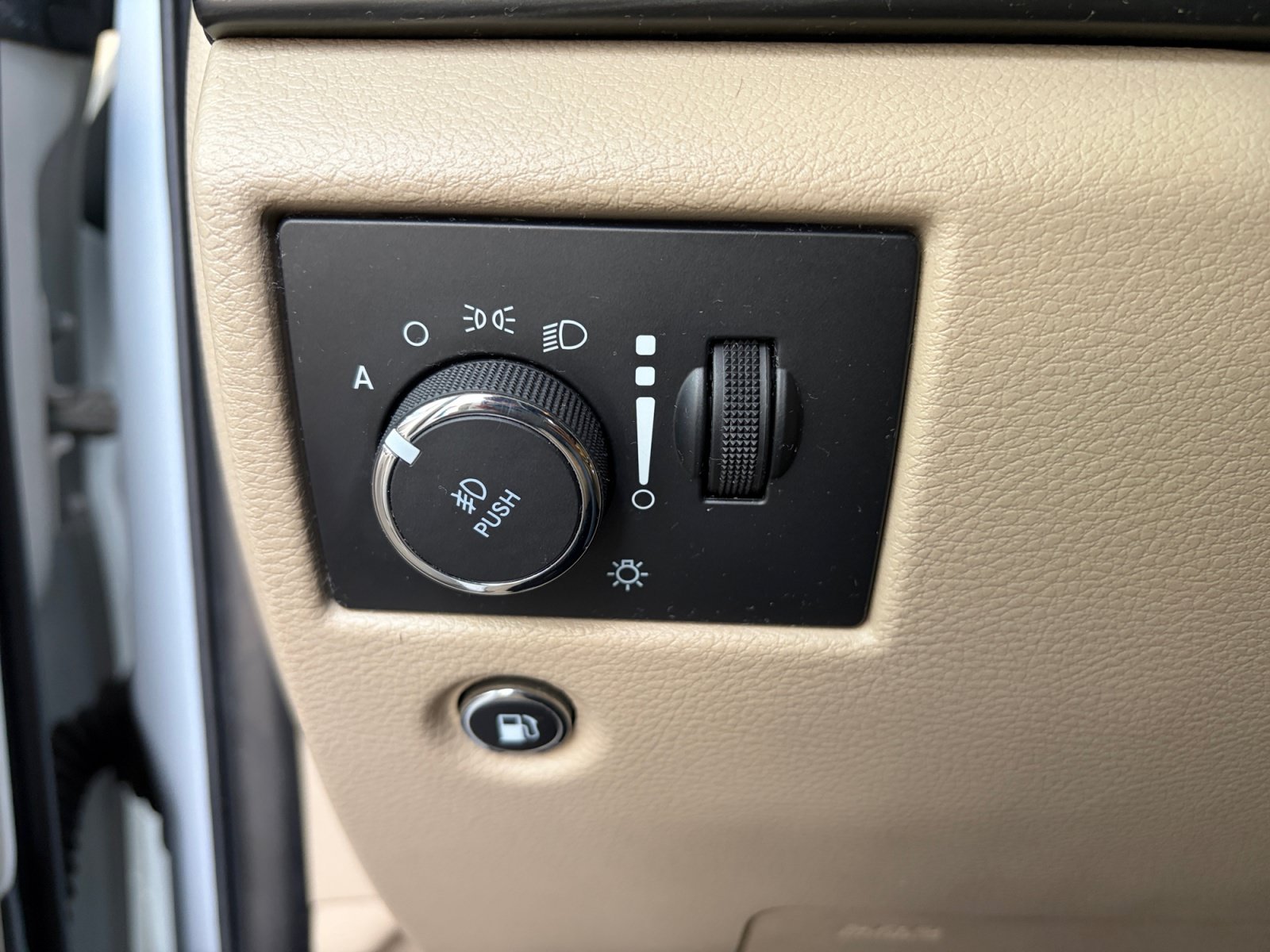 Used 2021 Jeep Grand Cherokee Laredo AWD/4WD image 17