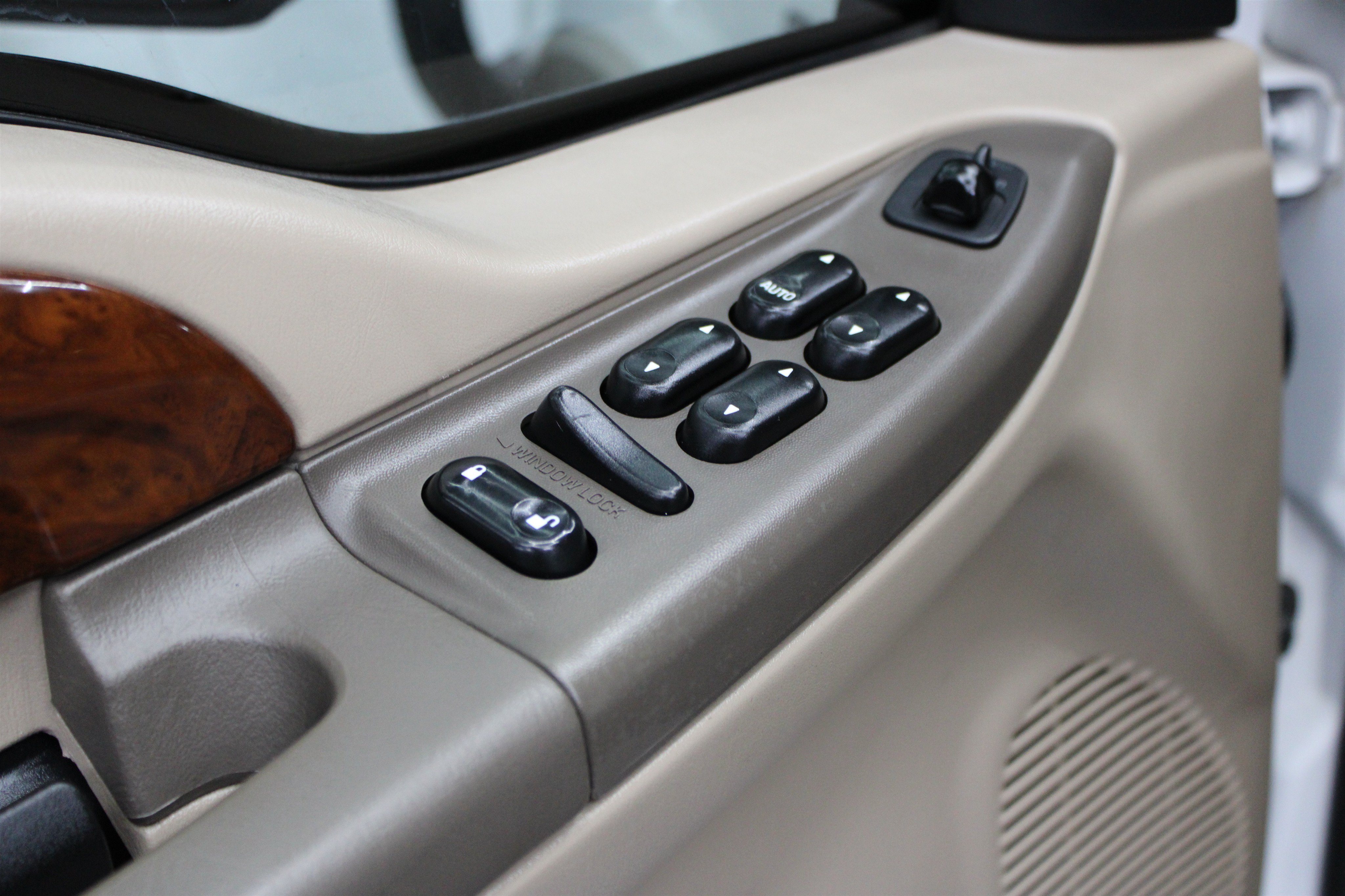 Used 2002 Ford Excursion Limited AWD/4WD image 7