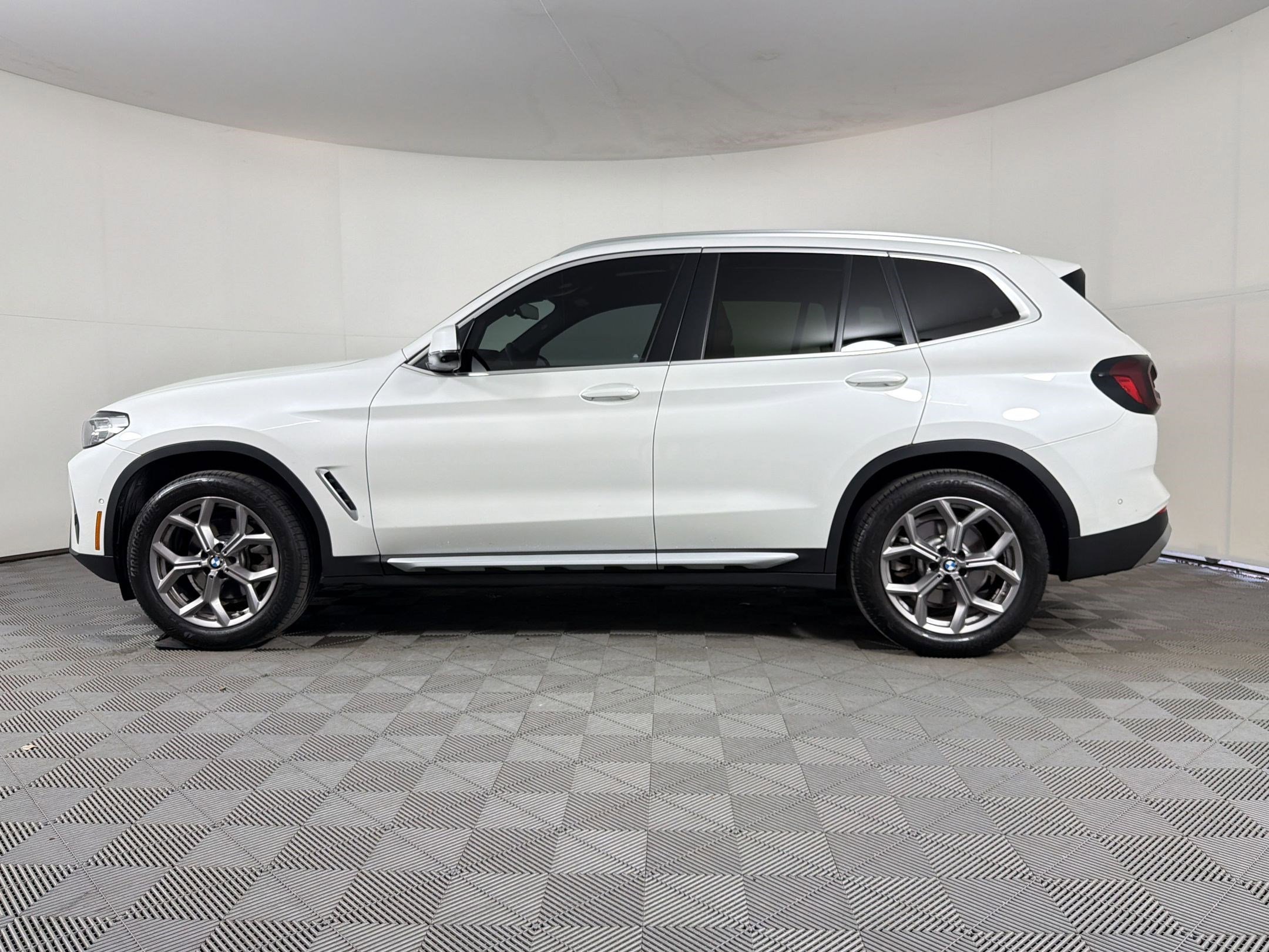 Certified 2024 BMW X3 xDrive30i w/ Convenience Package w/ZPA image 2