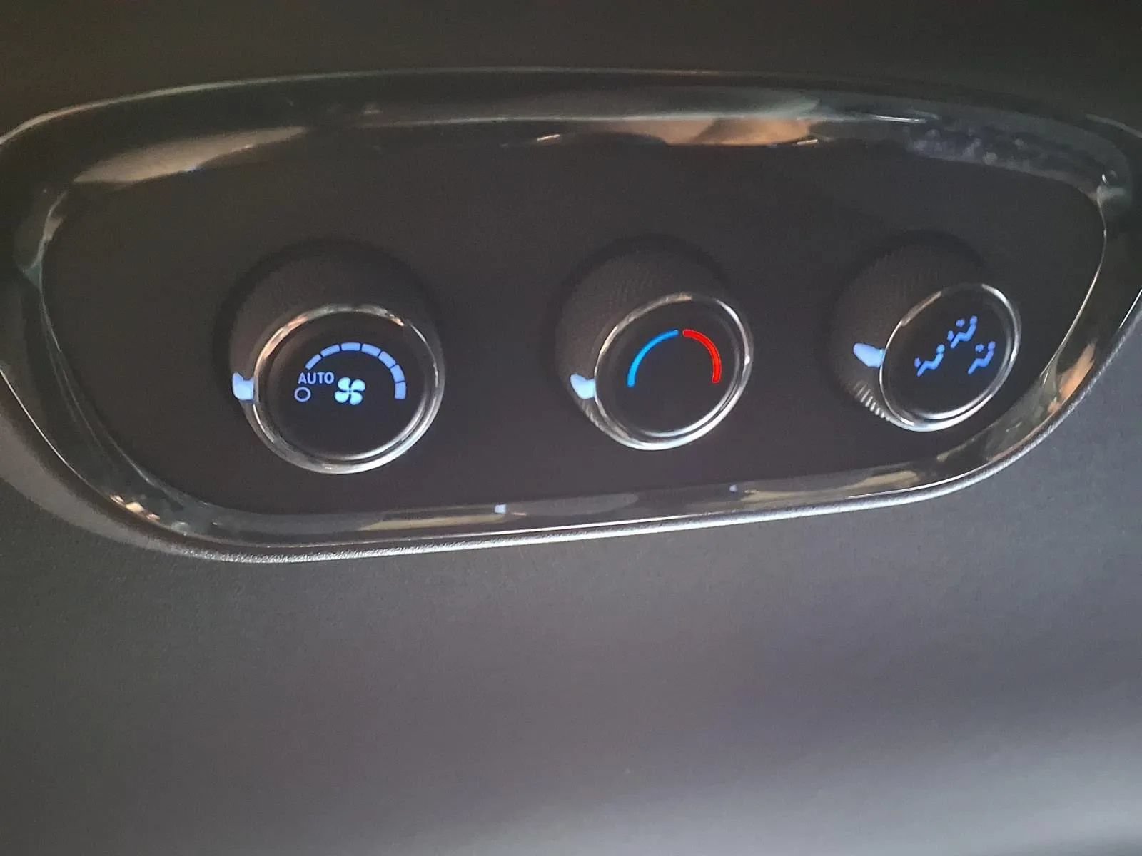 Used 2020 Dodge Durango SXT AWD/4WD image 18
