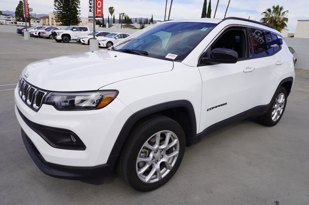 Used 2023 Jeep Compass Latitude image 3