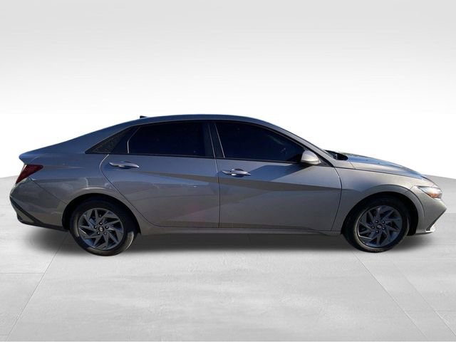 Used 2024 Hyundai Elantra SEL FWD image 14