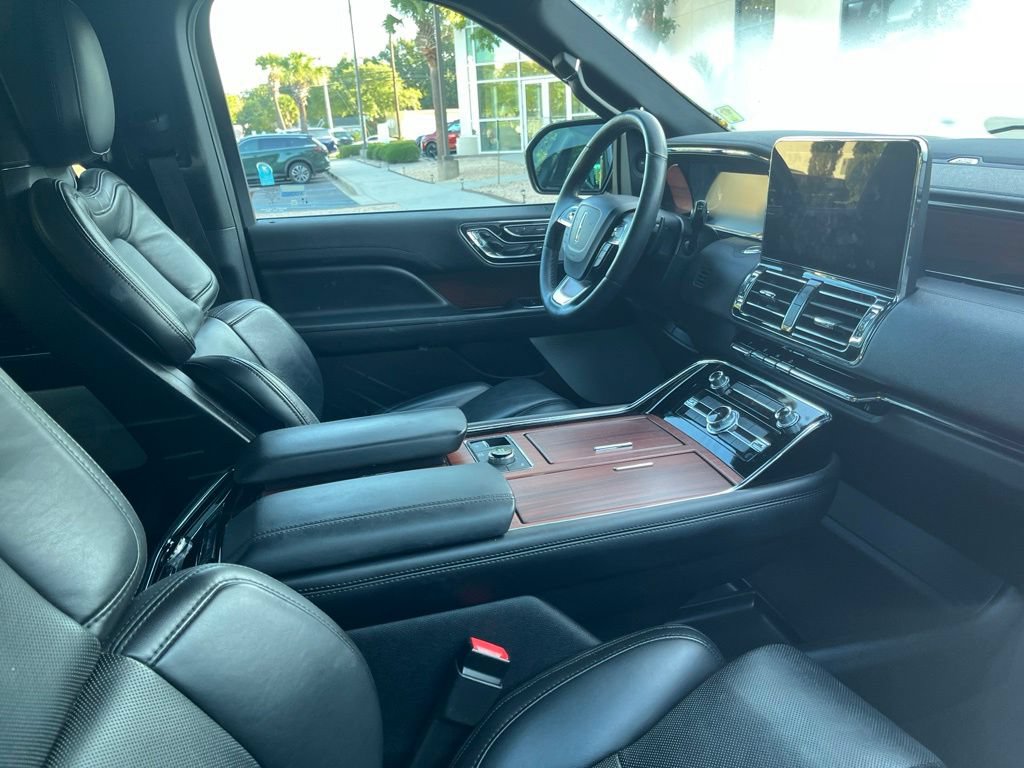 Used 2021 Lincoln Navigator Reserve w/ Luxury Package AWD/4WD image 11