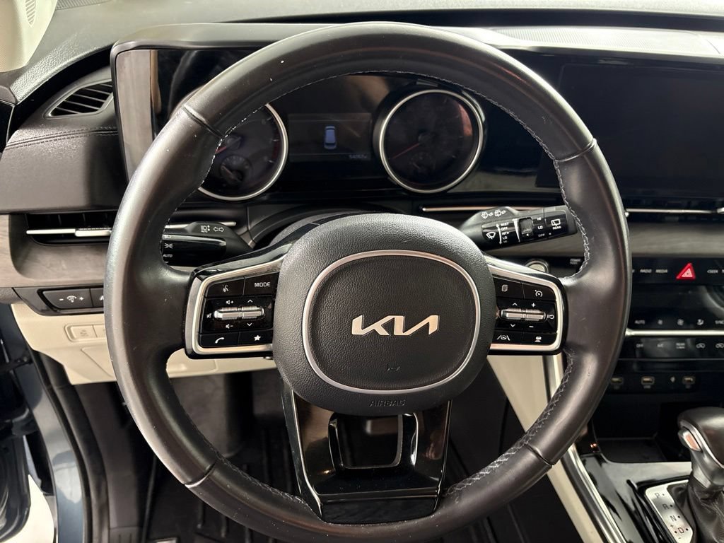 Used 2023 Kia Carnival EX FWD image 29