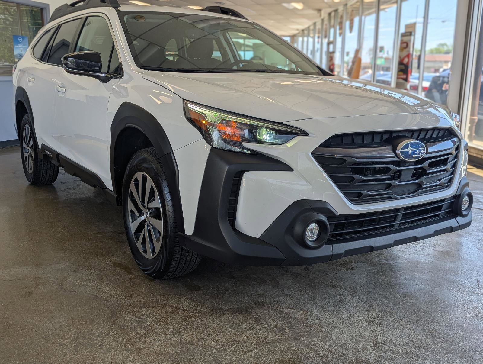 Used 2024 Subaru Outback Premium AWD/4WD image 1