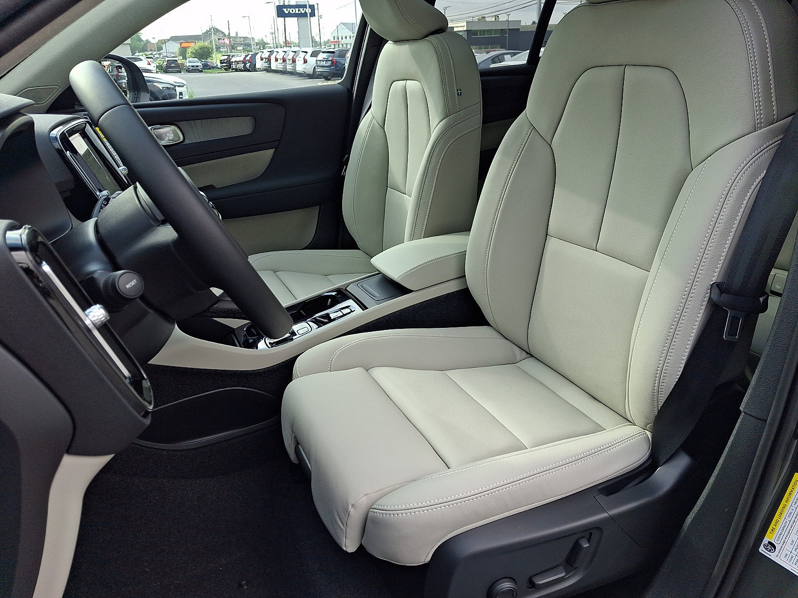 New 2026 Volvo XC40 B5 Ultra w/ Climate Package AWD/4WD image 7