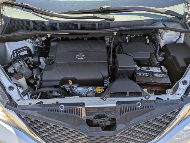 Used 2014 Toyota Sienna SE FWD image 31