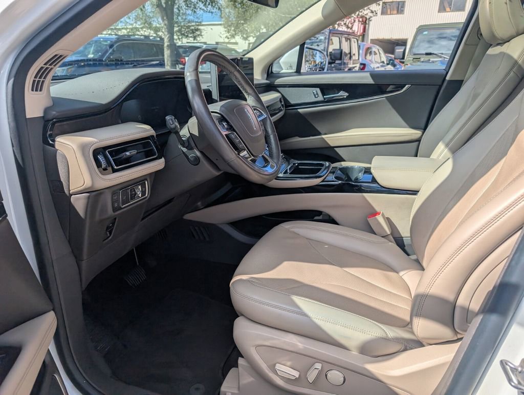 Used 2022 Lincoln Nautilus Reserve image 12