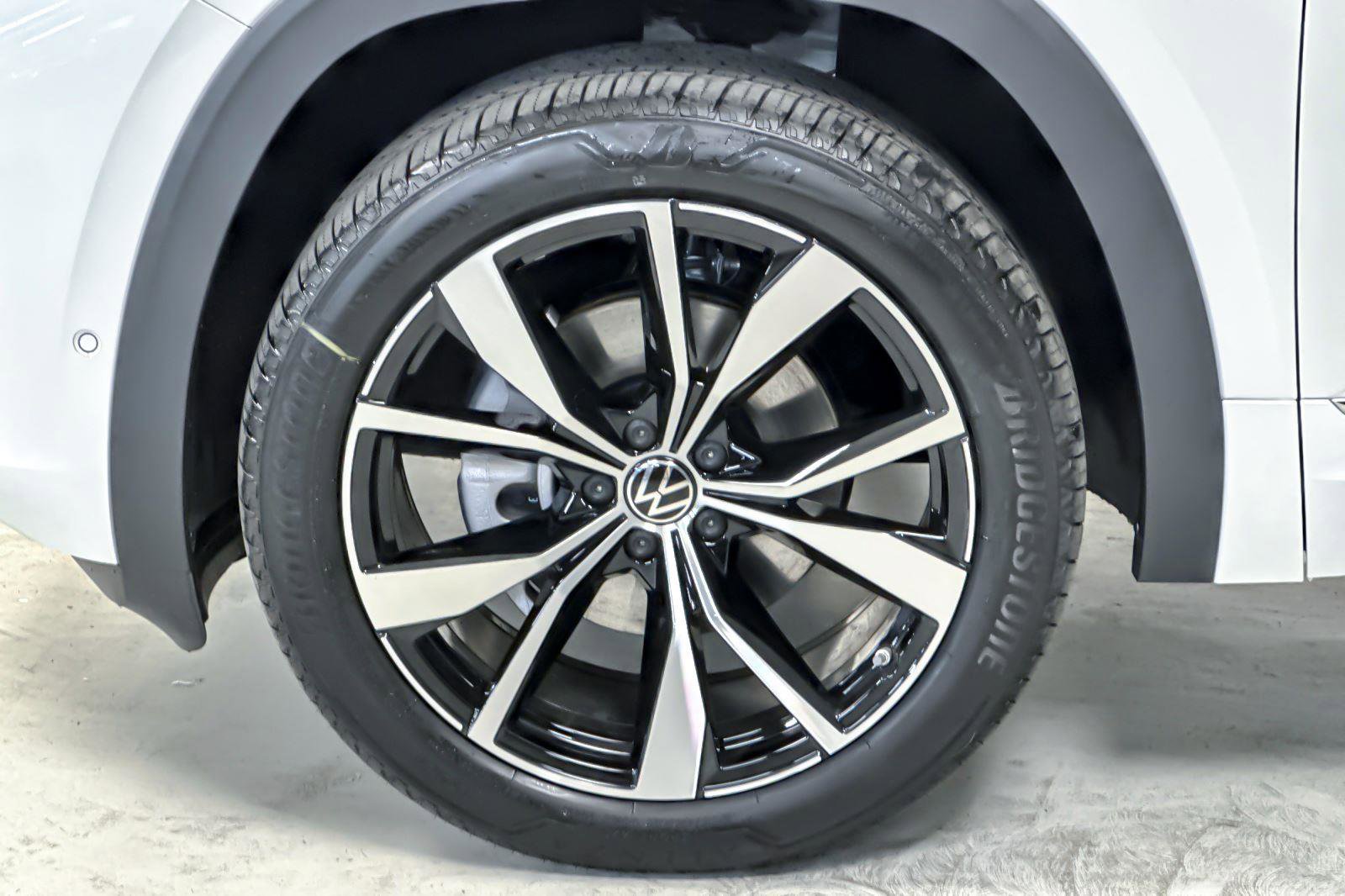 New 2026 Volkswagen Atlas SEL Premium R-Line image 26