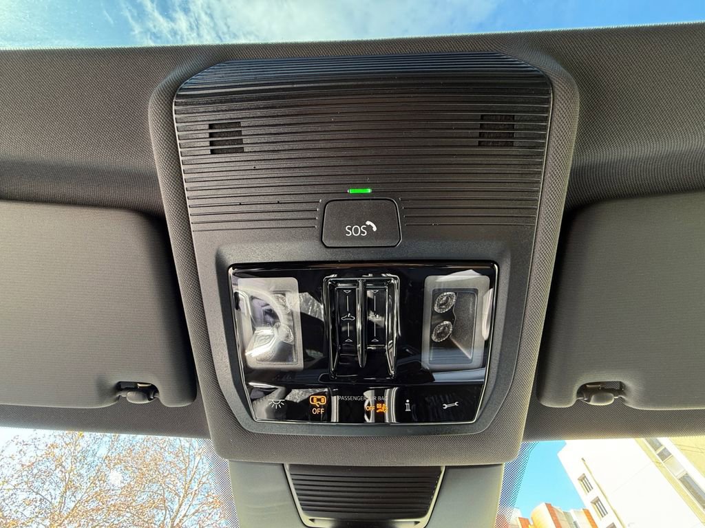 New 2025 Volkswagen Tiguan SE R-Line image 19