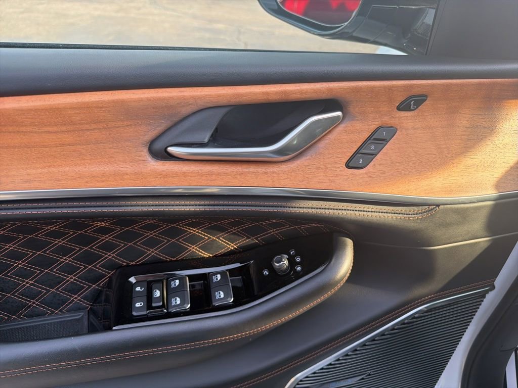 Used 2022 Jeep Grand Cherokee Summit image 24