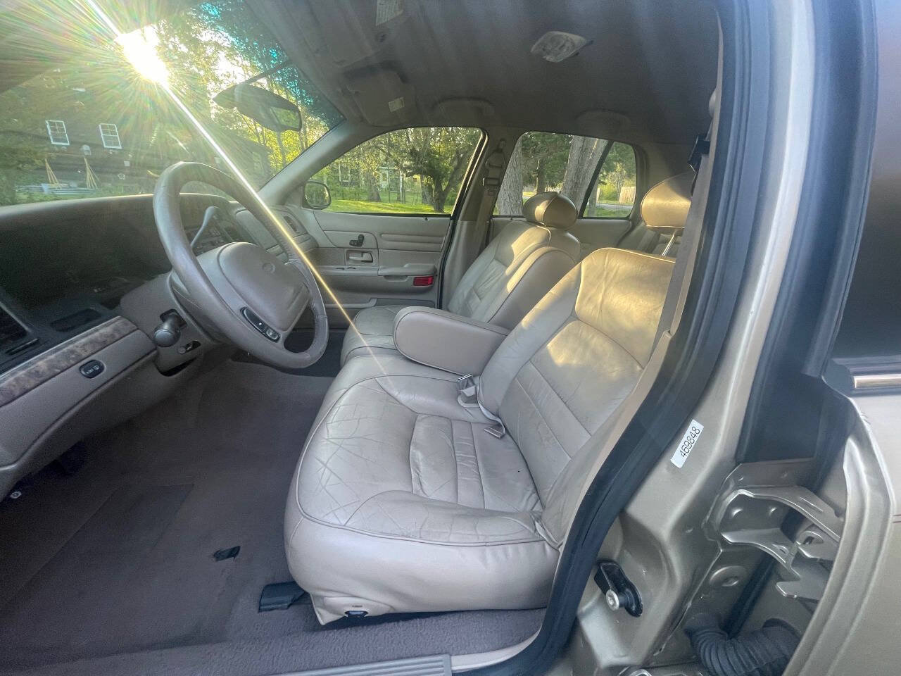 Used 2000 Ford Crown Victoria LX RWD image 7