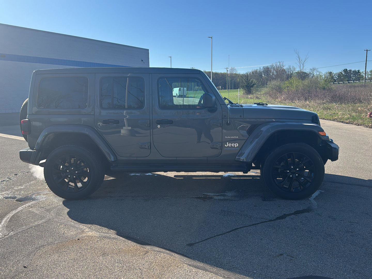 Used 2023 Jeep Wrangler Unlimited Sahara w/ Cold Weather Group AWD/4WD image 6