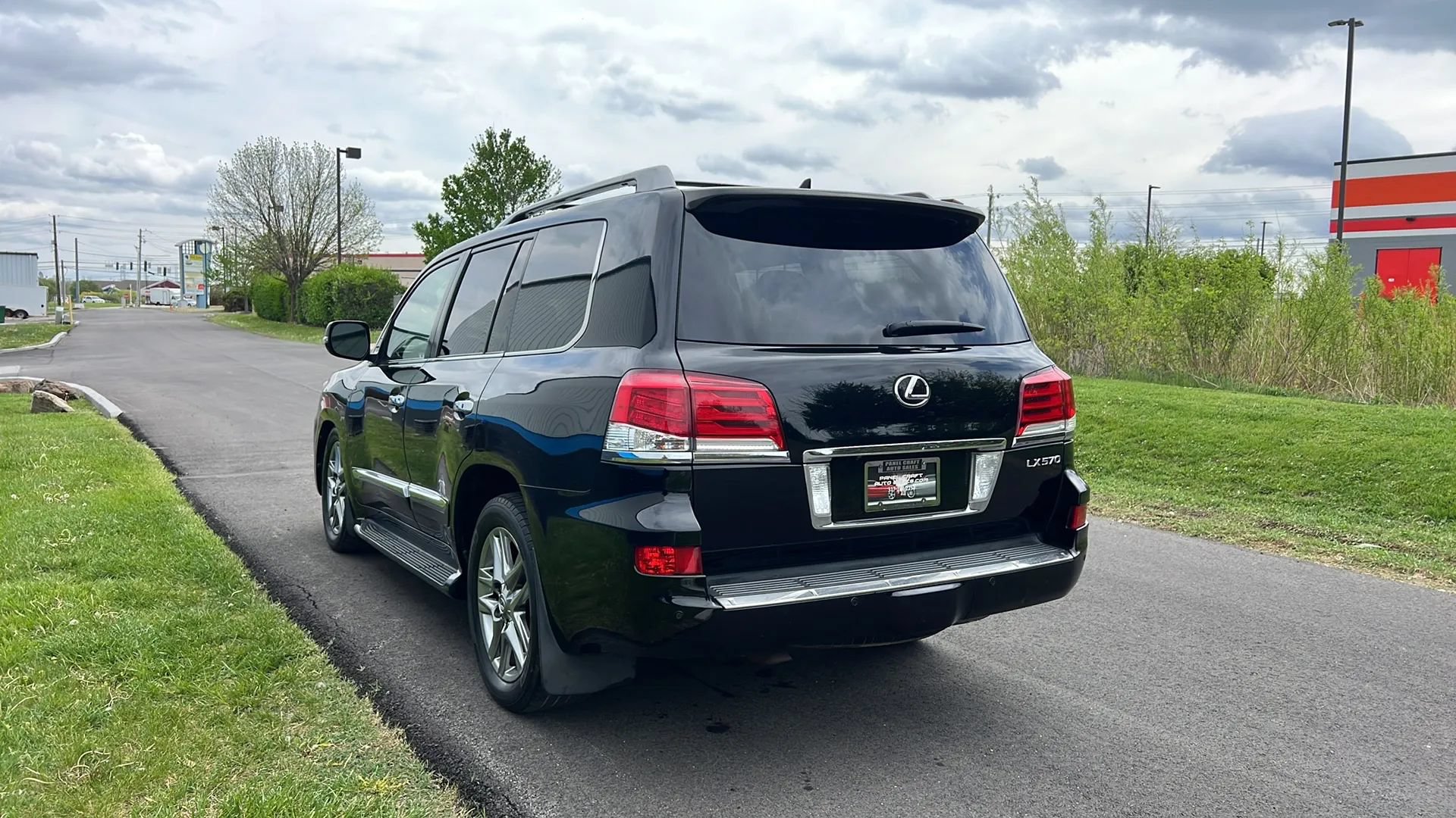Used 2013 Lexus LX 570 4WD w/ Luxury Pkg image 7