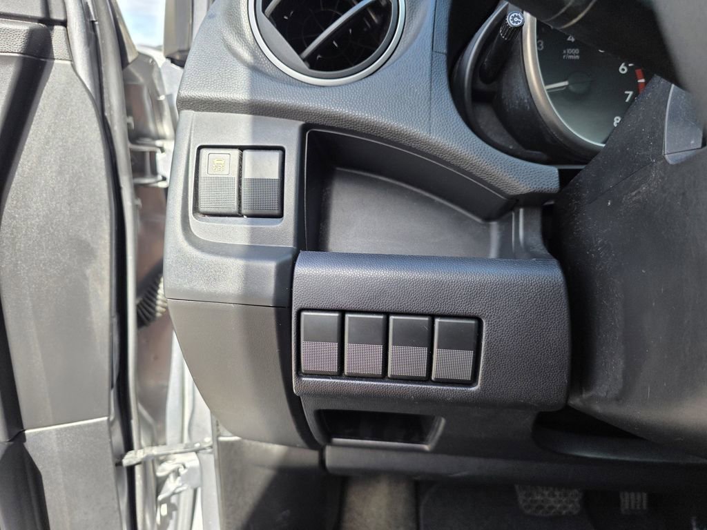 Used 2015 MAZDA MAZDA5 Sport image 21