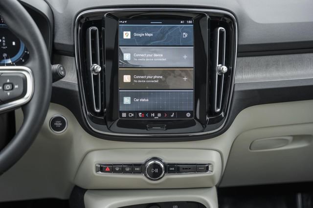 Certified 2024 Volvo XC40 B5 Ultimate w/ Protection Package Premier image 22