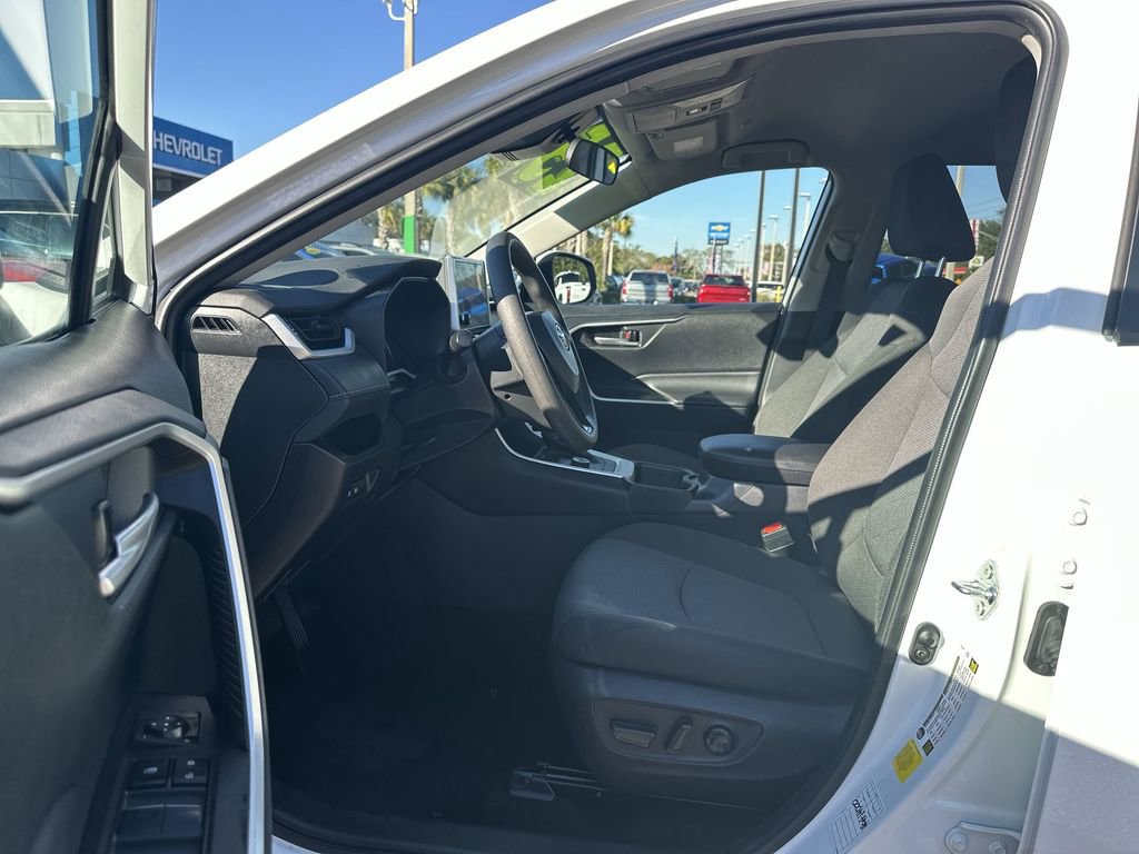 Used 2025 Toyota RAV4 XLE image 19
