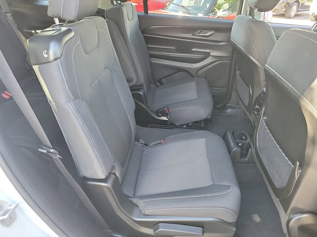 Used 2024 Jeep Grand Cherokee L Laredo image 17