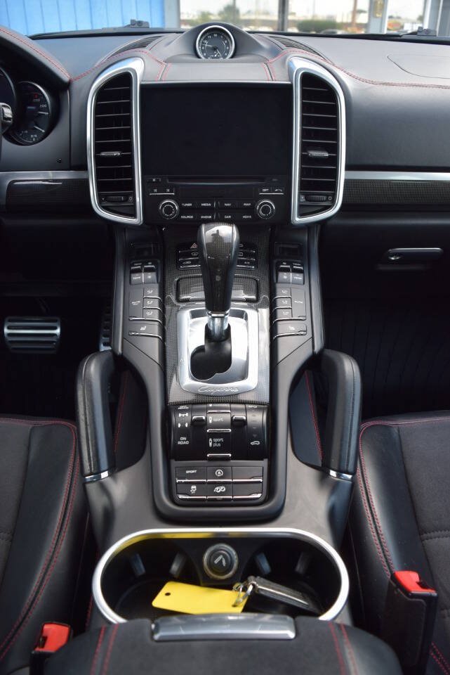 Used 2017 Porsche Cayenne GTS AWD/4WD image 31