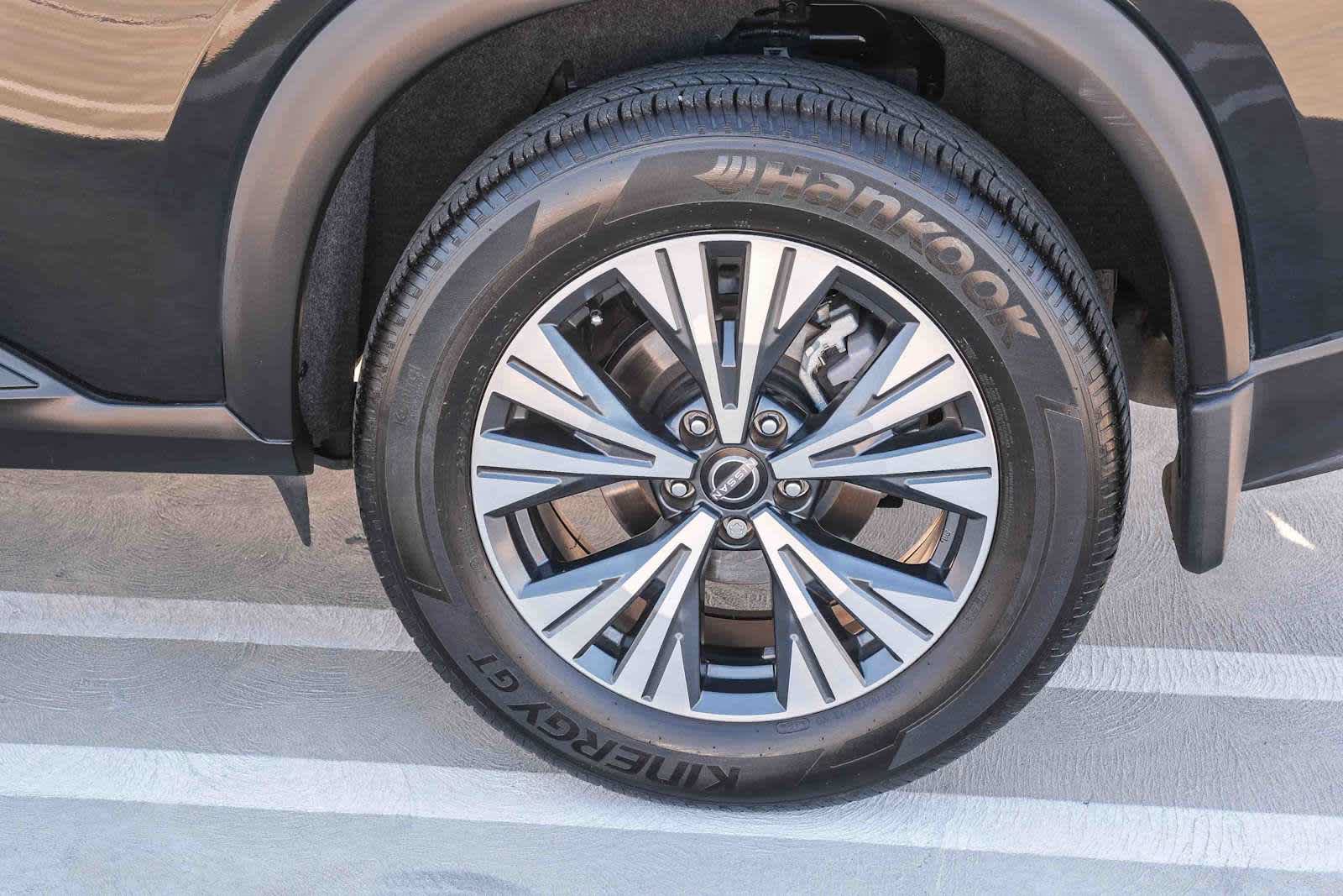 Used 2023 Nissan Rogue SV FWD image 9
