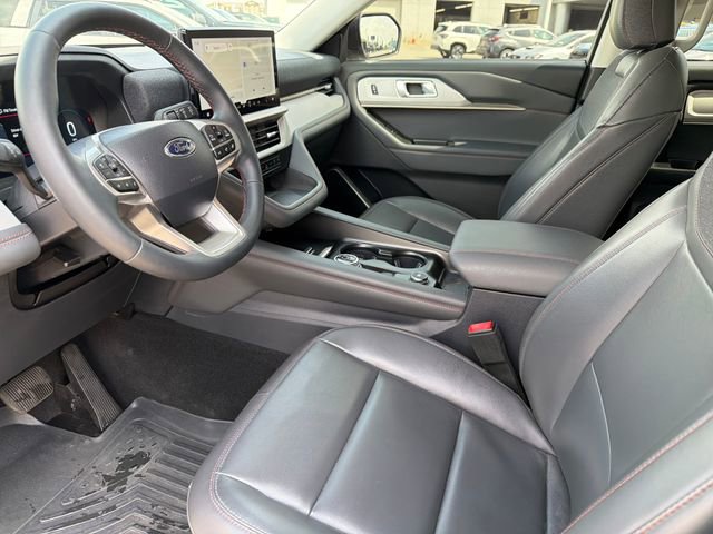 Used 2025 Ford Explorer Active w/ Active Comfort Package RWD image 16