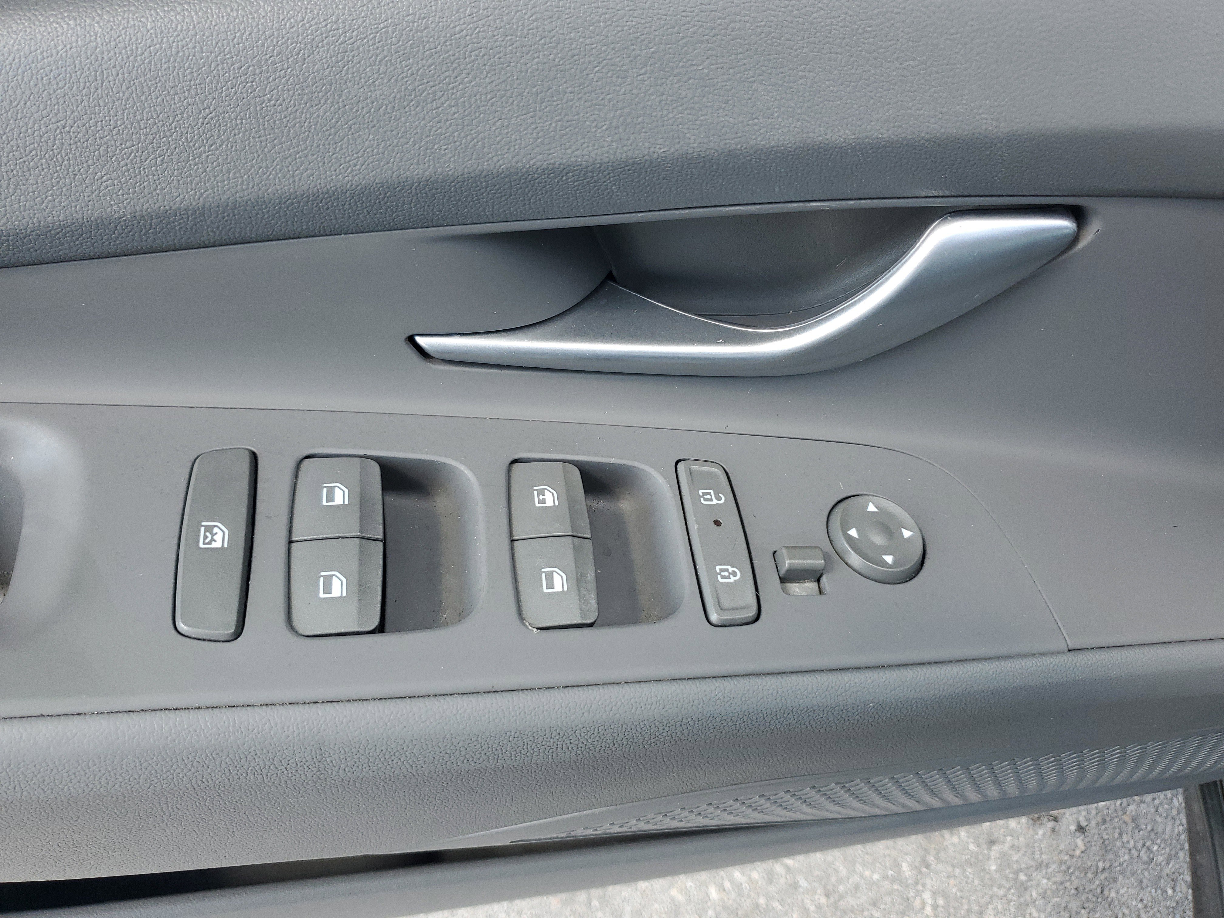 Used 2024 Hyundai Elantra SE FWD image 25