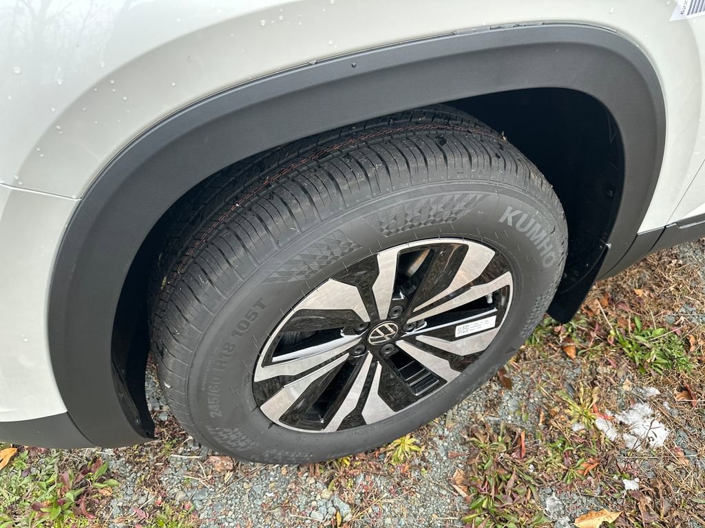 New 2026 Volkswagen Atlas Cross Sport SE image 2