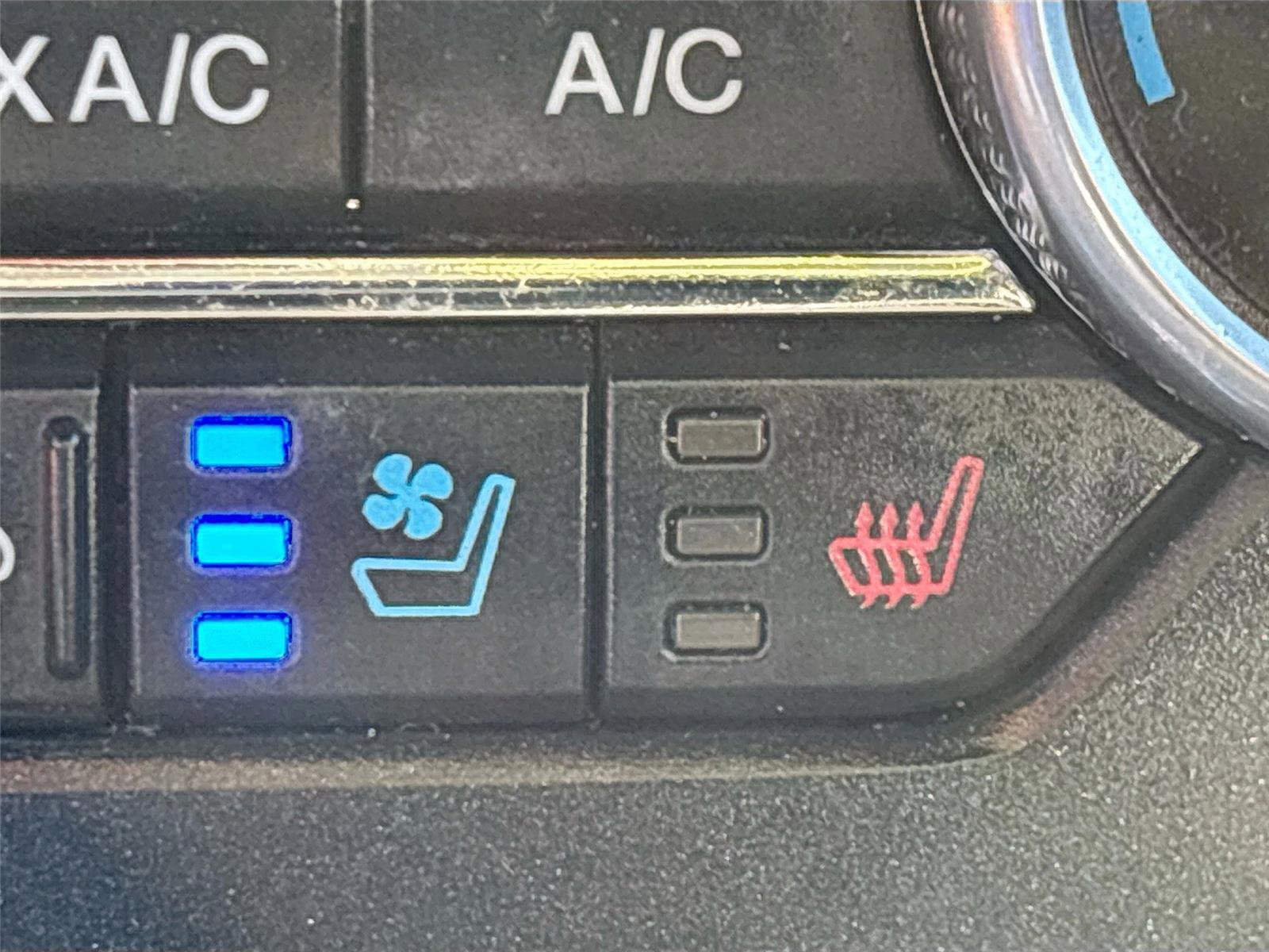 Used 2020 Ford Expedition Limited image 23