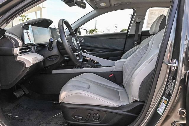 Used 2025 Hyundai Elantra Limited image 16