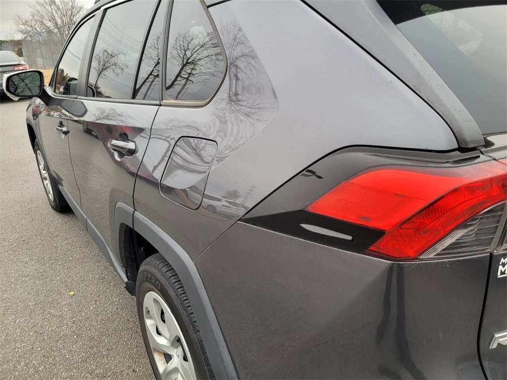 Used 2020 Toyota RAV4 LE image 7