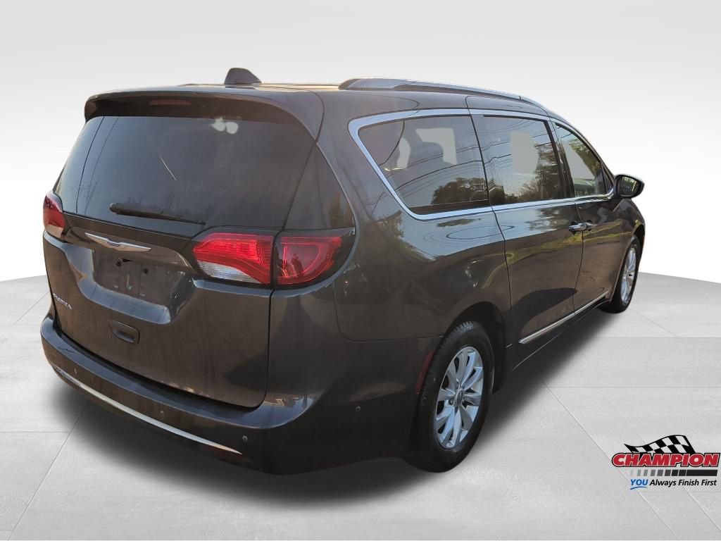 Used 2018 Chrysler Pacifica Touring-L Plus w/ Advanced Safetytec Group FWD image 4