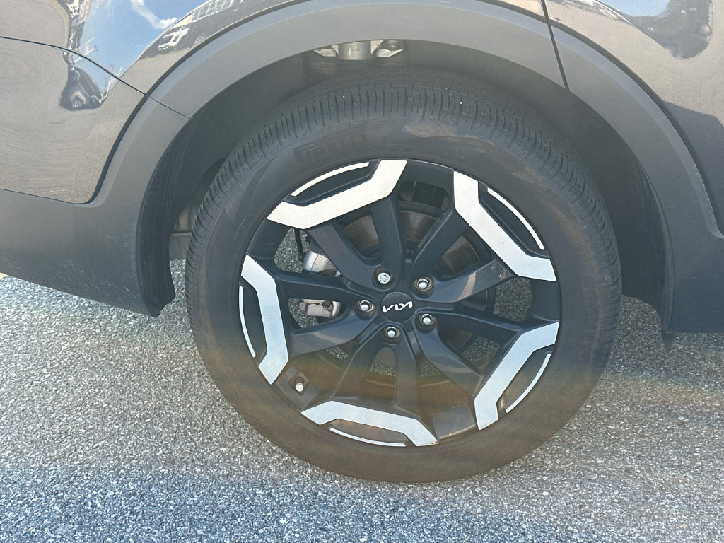 Certified 2025 Kia Telluride EX w/ EX Captain's Chair Package AWD/4WD image 17