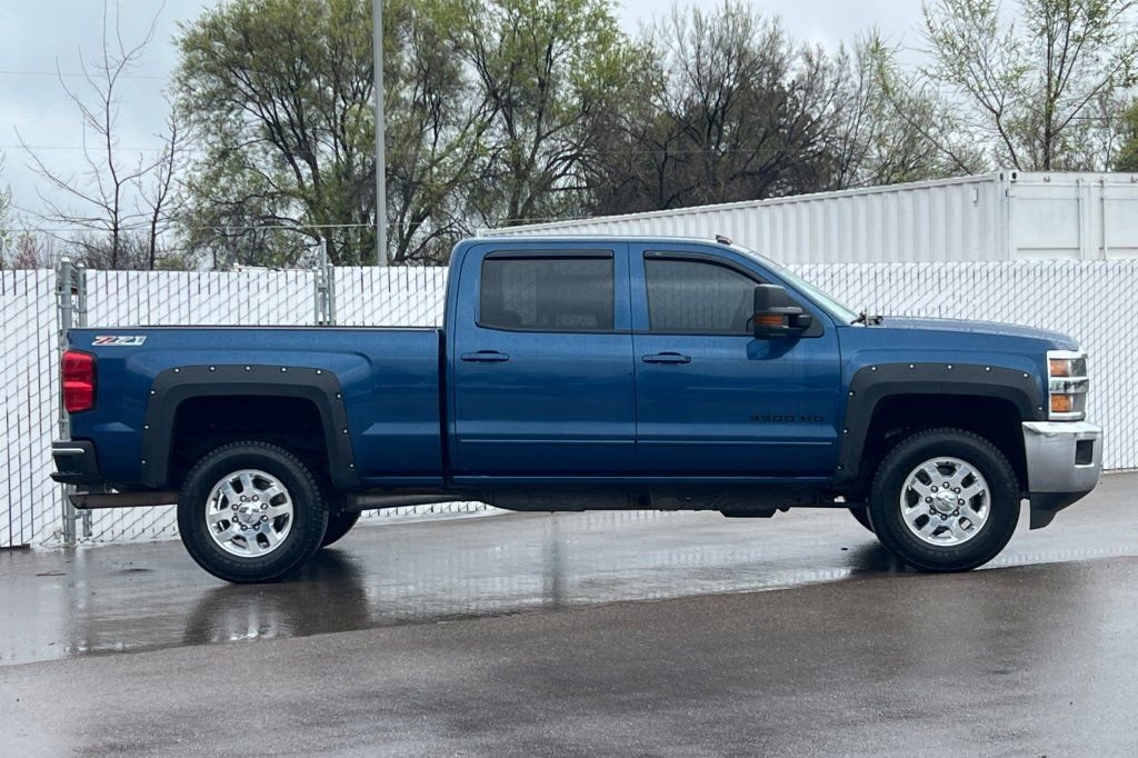 Used 2015 Chevrolet Silverado 3500 LT w/ LT Convenience Package AWD/4WD image 3