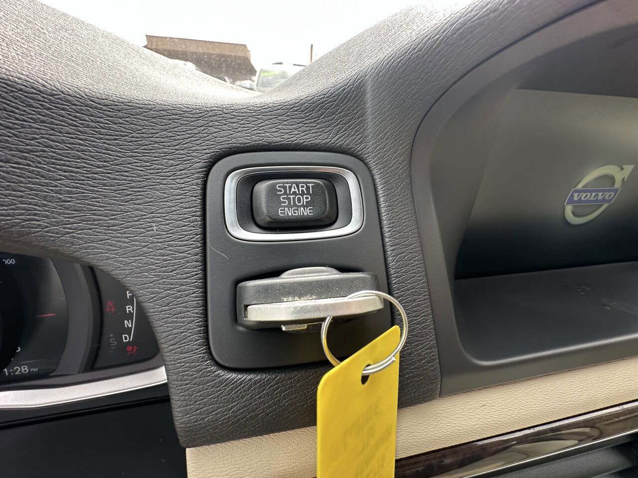 Used 2015 Volvo XC70 T6 Platinum w/ Protection Package image 12