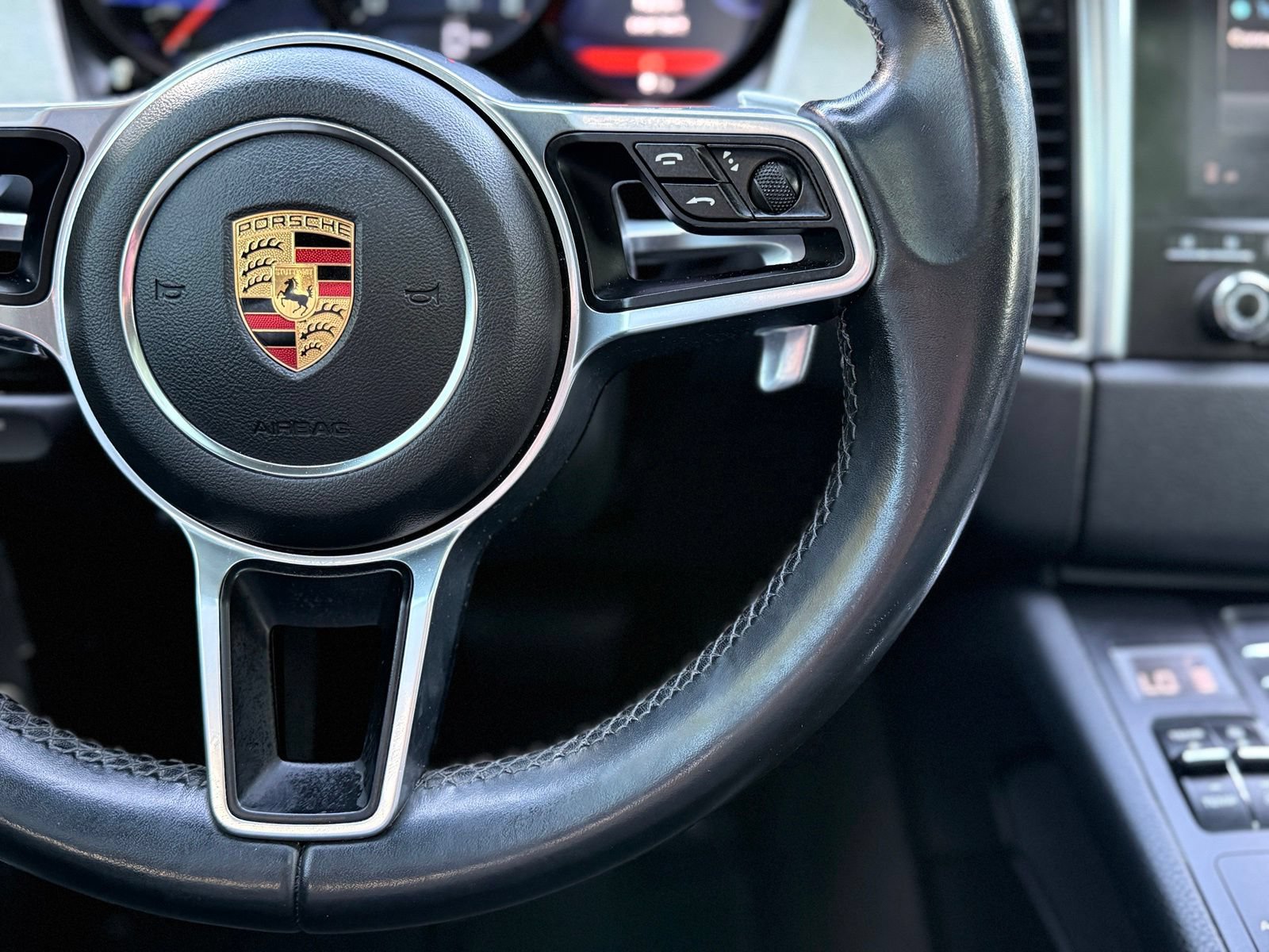 Used 2017 Porsche Macan GTS w/ Sport Chrono Package AWD/4WD image 27