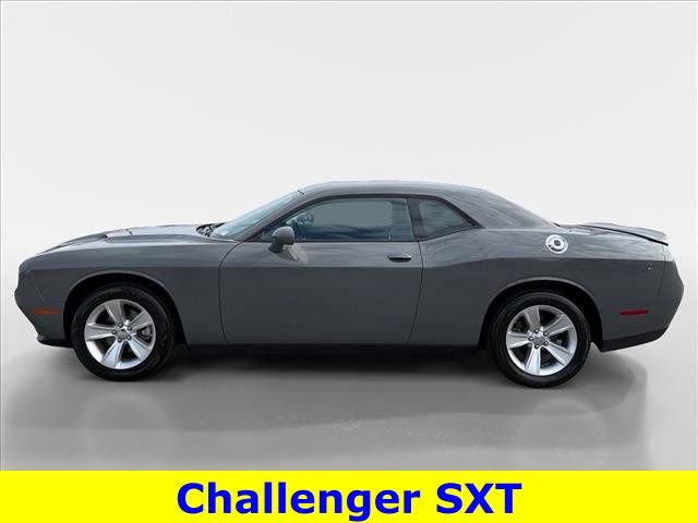 Used 2023 Dodge Challenger SXT image 3