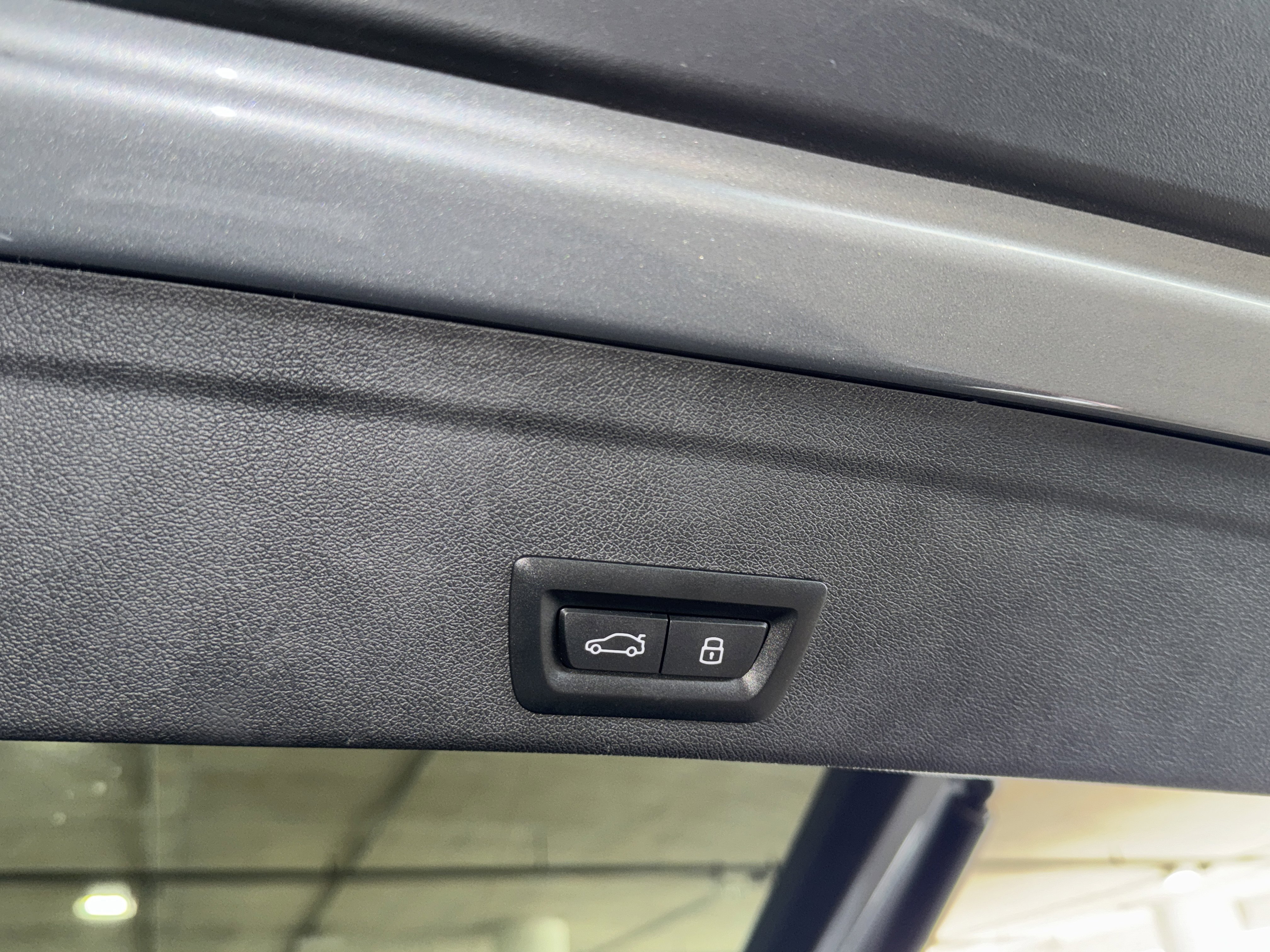 Certified 2025 BMW X6 xDrive40i image 14