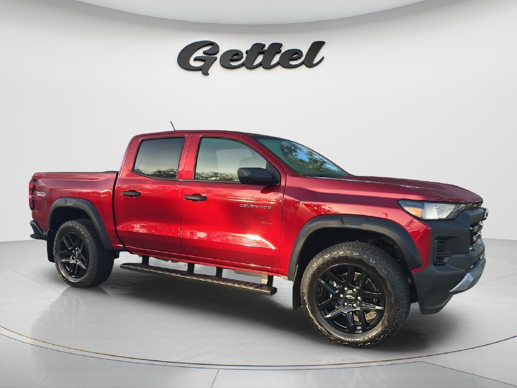 Used 2025 Chevrolet Colorado Trail Boss AWD/4WD image 3