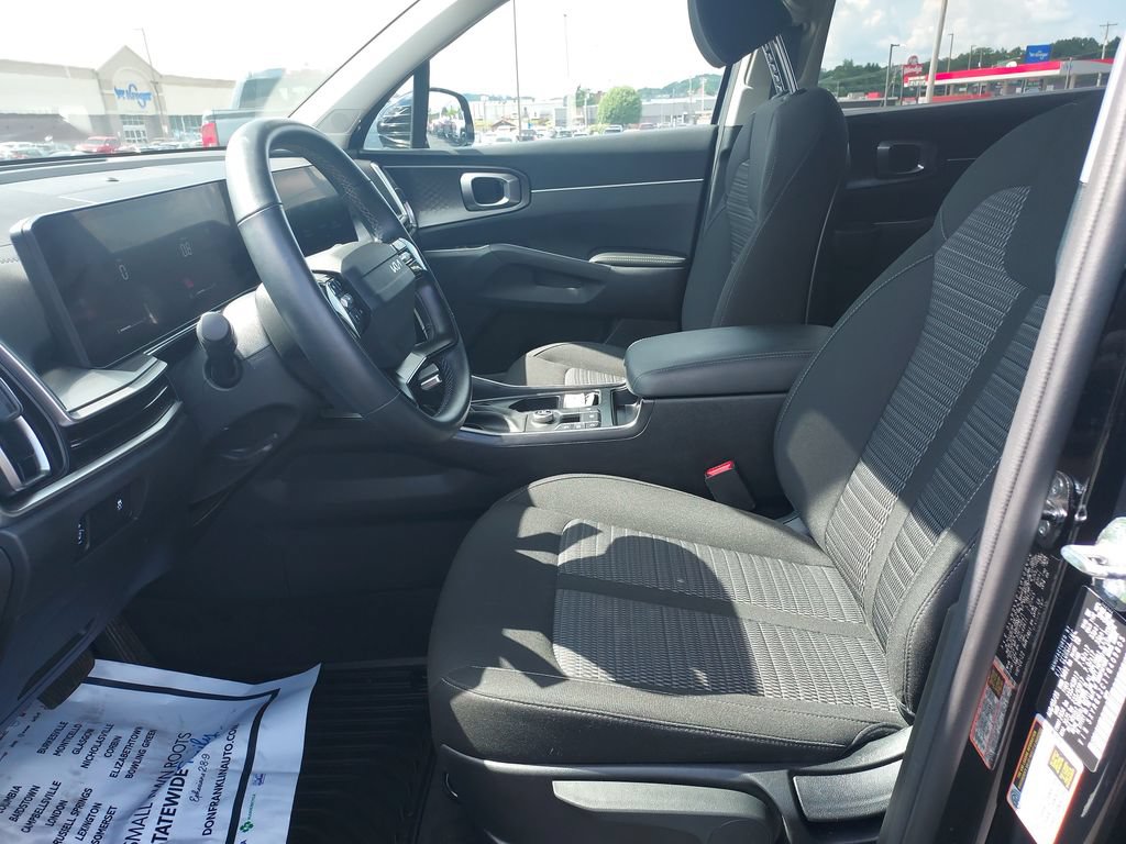 Used 2026 Kia Sorento LX FWD image 13