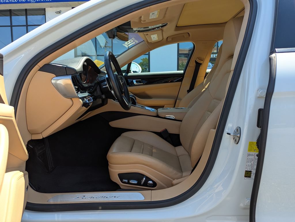 Used 2018 Porsche Panamera RWD image 12