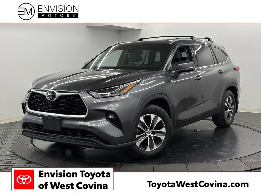 Used 2022 Toyota Highlander XLE FWD image 1