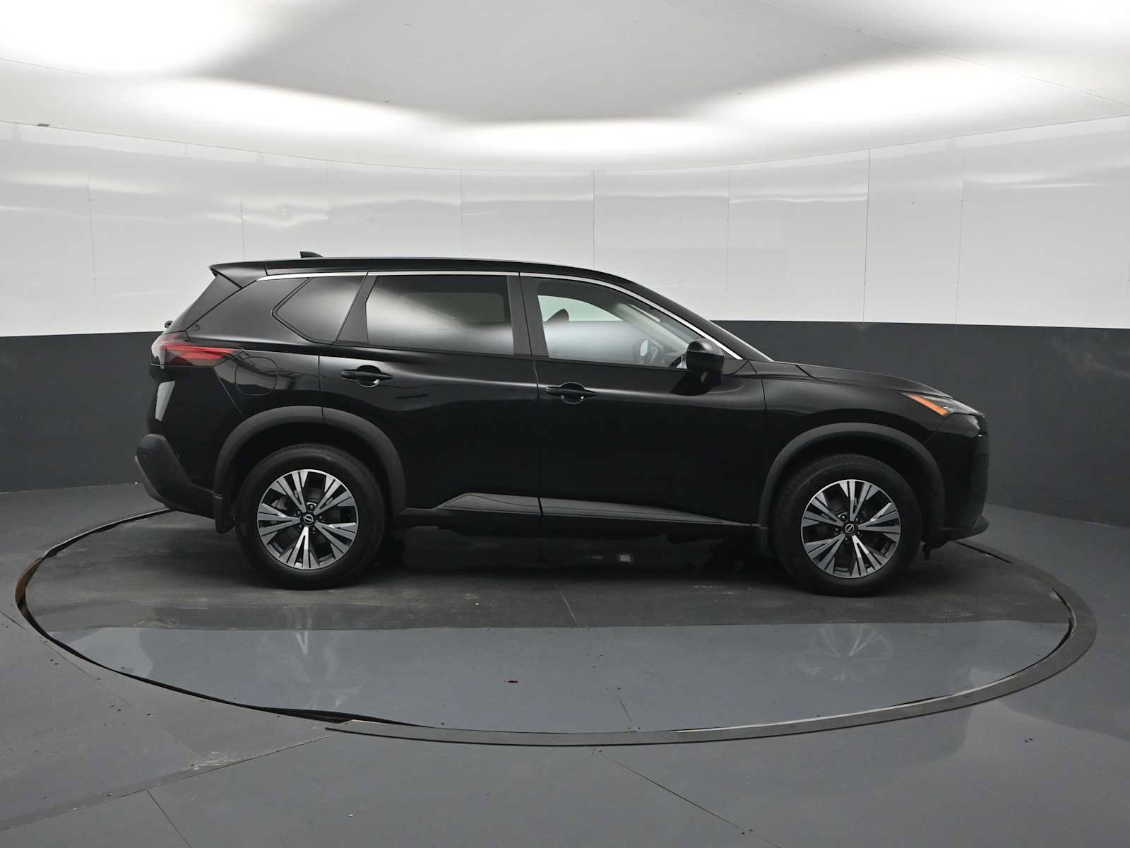 Used 2023 Nissan Rogue SV AWD/4WD image 9