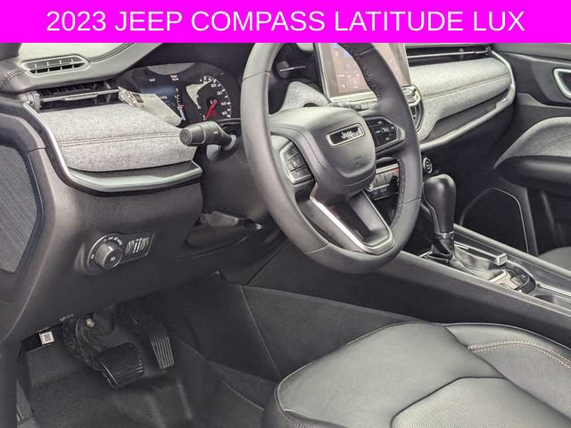 Used 2023 Jeep Compass Latitude w/ Sun and Sound Group image 11