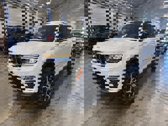 New 2025 Jeep Grand Cherokee Limited w/ Trailer Tow Package
