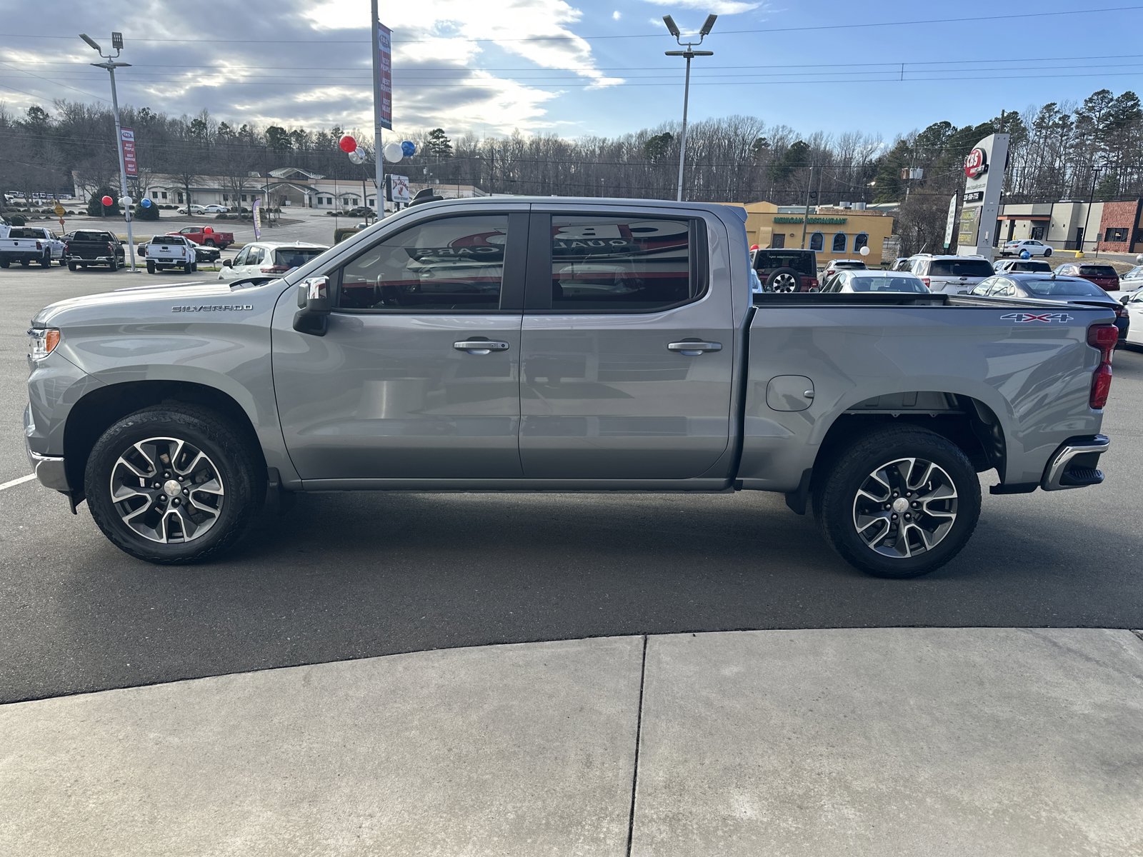 Used 2023 Chevrolet Silverado 1500 LT image 5