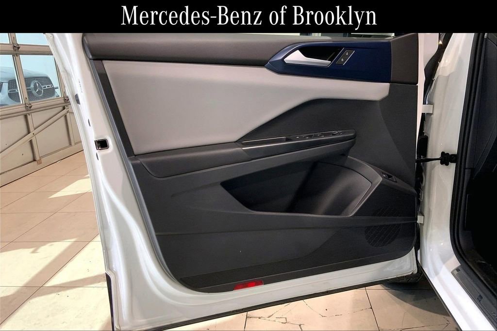 Used 2023 Volkswagen Taos SE w/ Panoramic Sunroof Package AWD/4WD image 20