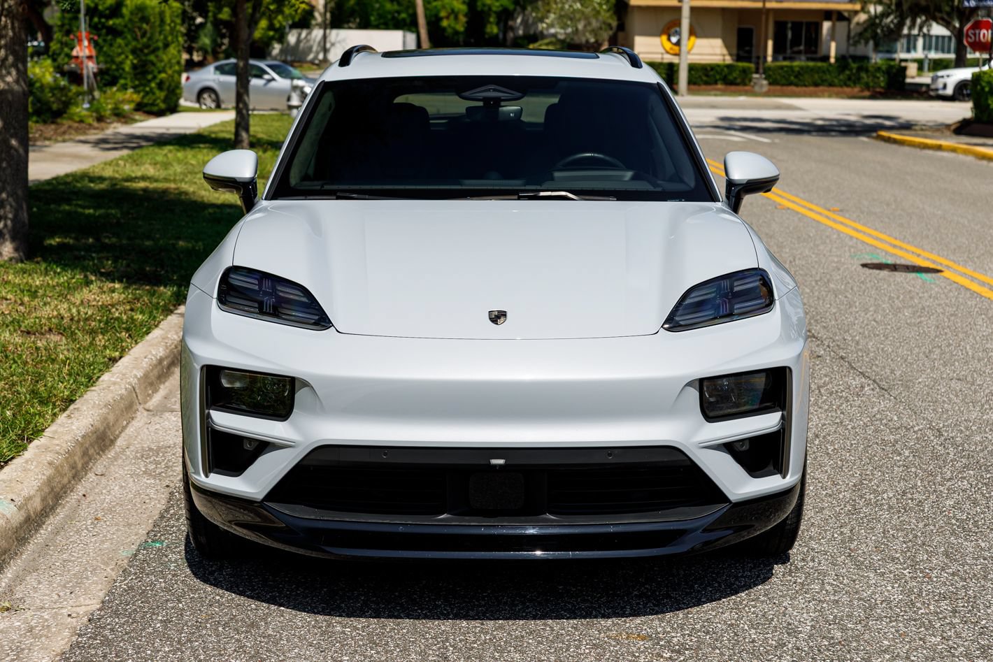 Used 2025 Porsche Macan Turbo Electric AWD/4WD image 14