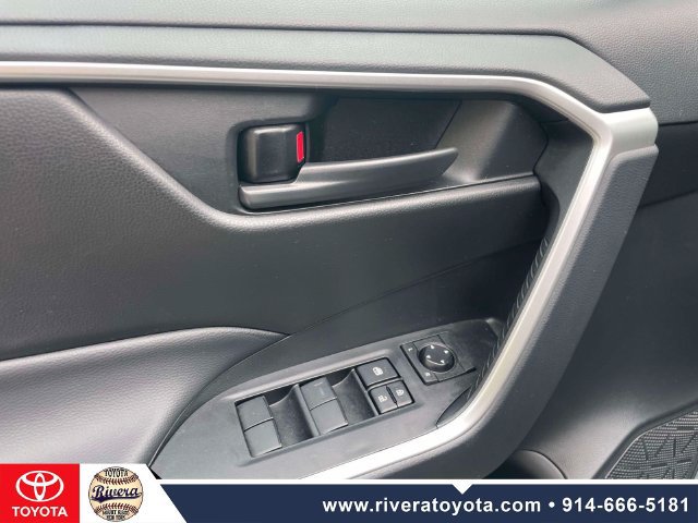 Certified 2024 Toyota RAV4 LE AWD/4WD image 17