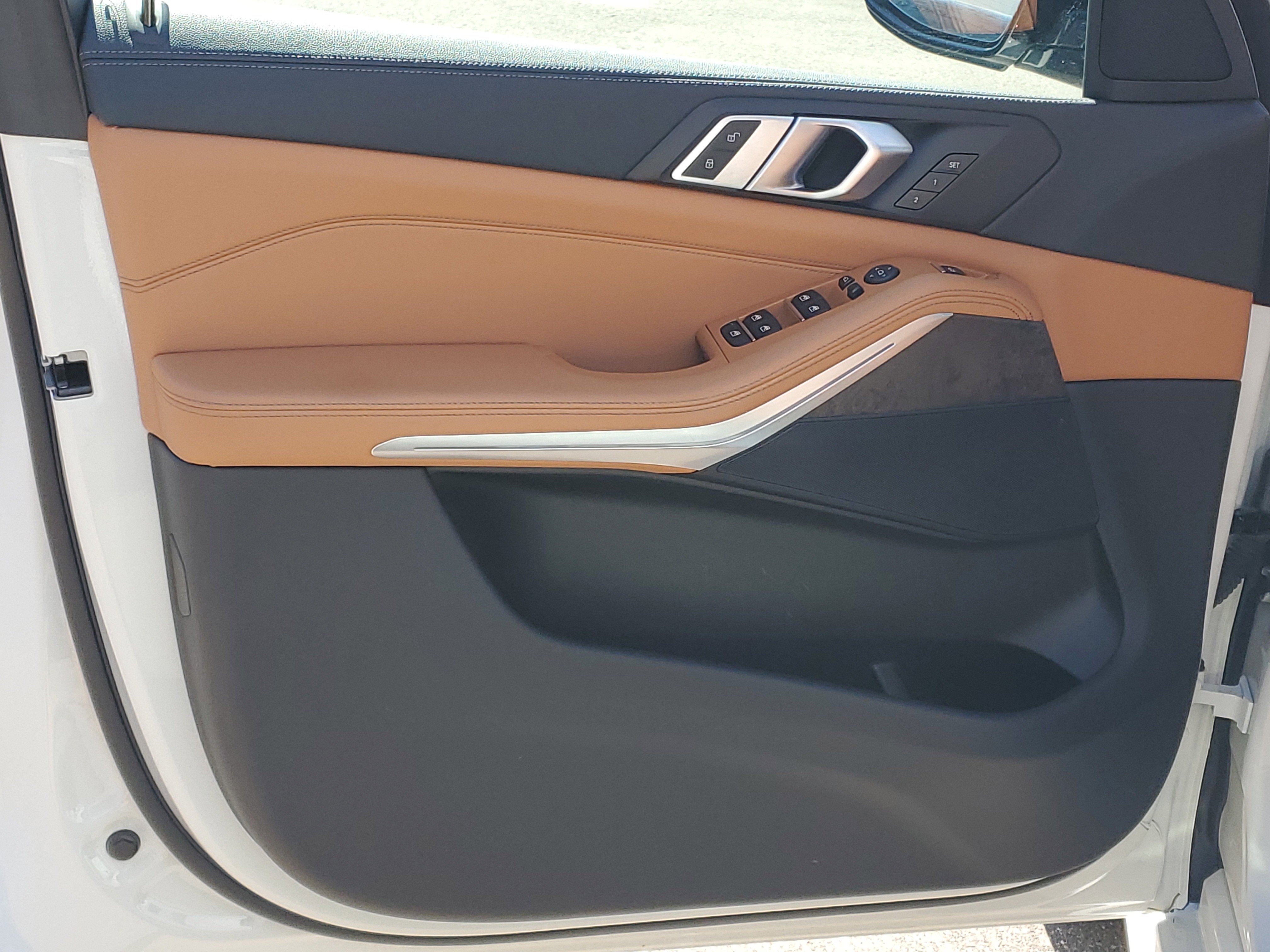 Used 2020 BMW X5 xDrive40i w/ M Sport Package image 5