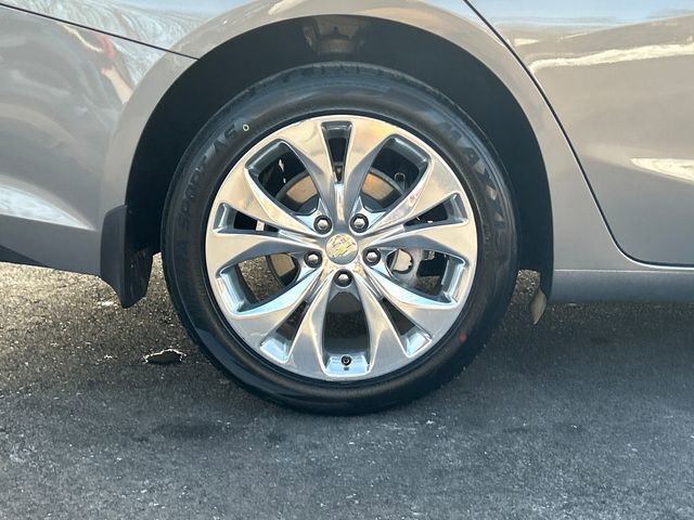 Used 2018 Chevrolet Malibu Premier w/ Driver Confidence Package image 28